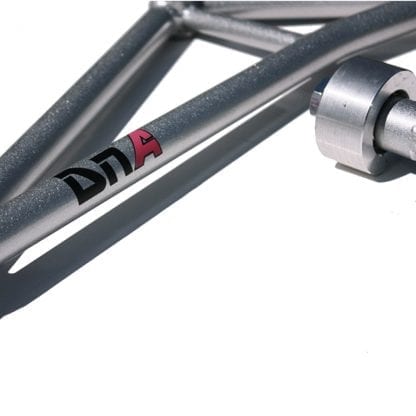 DNA Racing Onderste Control Arm Kit (1e Gen) (4)